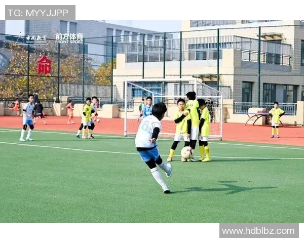 小学生足球明星队展现青春活力与团队精神的精彩瞬间